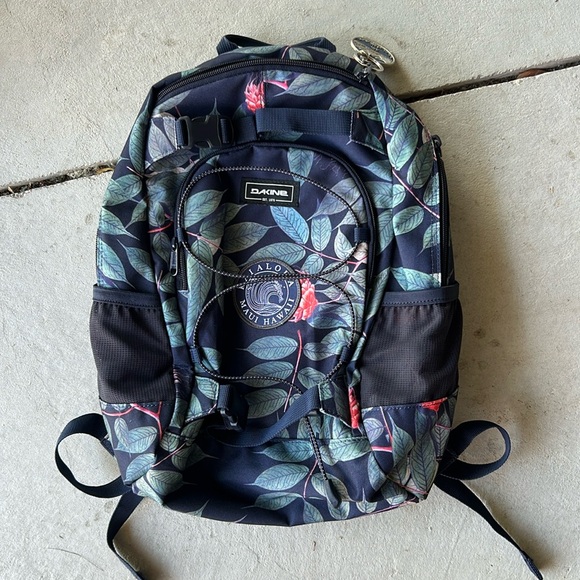 Dakine Handbags - 🦋Dakine backpack🦋